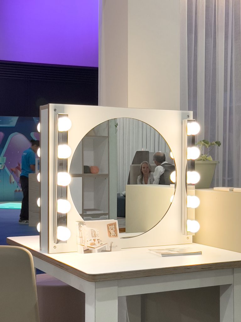 2024 Kindvak Kaptafel met doorkijk