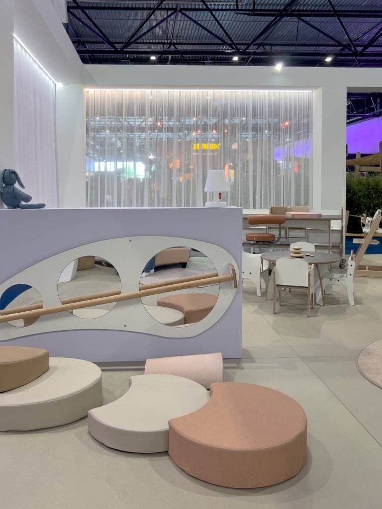 2024 Kindvak Organische spiegel met loopstang 01