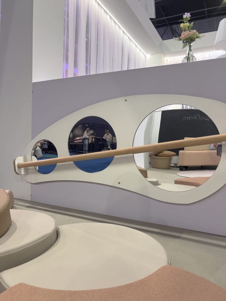 2024 Kindvak Organische spiegel met loopstang 02